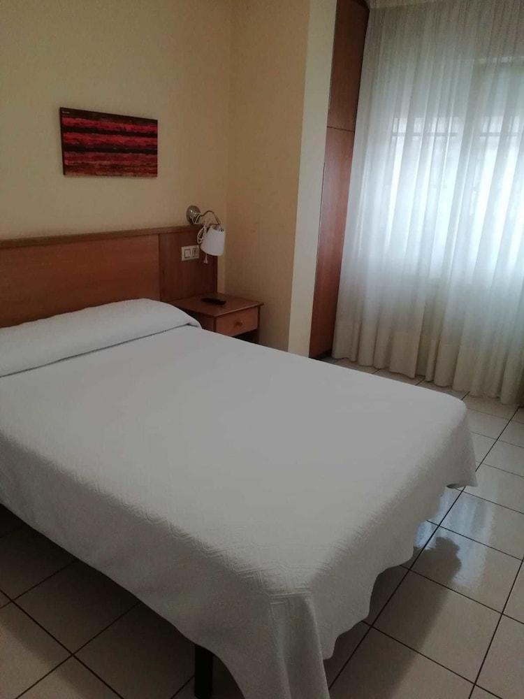 Pension Residencia Caola Arteixo Exterior photo